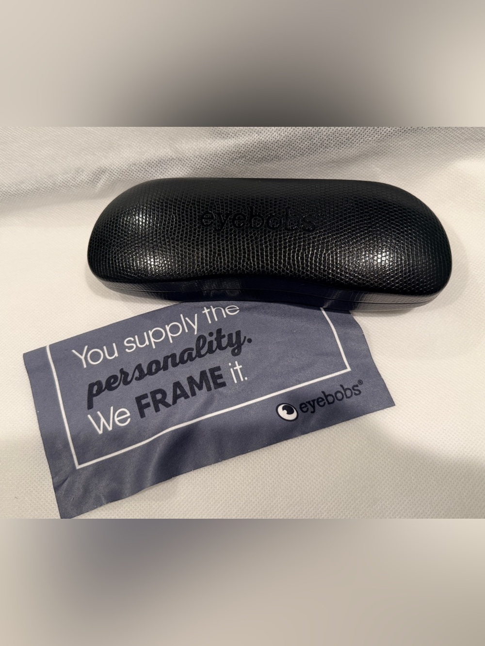 Eyebobs Eyeglass Hard Shell Case Felt Lined w/ Cloth - Black